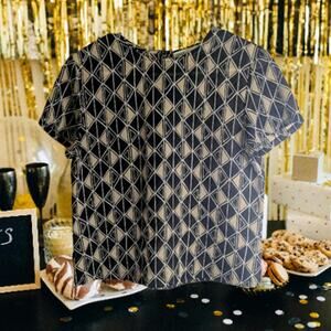 Josephine Chaus 6 NWOT short sleeve lightweight polyester woman's blouse.